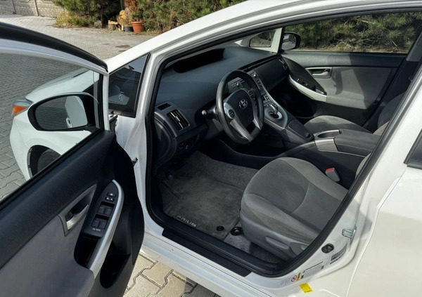 Toyota Prius cena 49999 przebieg: 147000, rok produkcji 2015 z Raszków małe 529